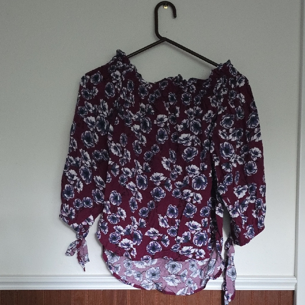 Chic Floral Off-Shoulder Blouse in Burgundy